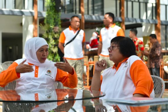 Gubernur Jatim Mengaku Sudah Lama Jatuh Cinta Pada Menteri Siti - JPNN.COM