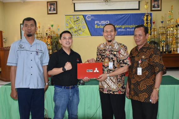 Cara Mitsubishi Fuso Galakkan Pendidikan Vokasional di Indonesia - JPNN.COM
