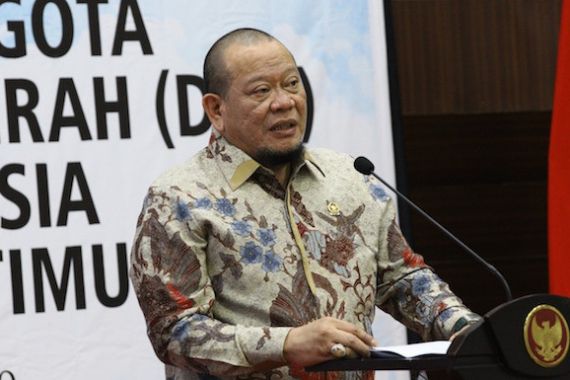 LaNyalla Mattalitti Memuji Gubernur Jatim Khofifah Indar Parawansa - JPNN.COM