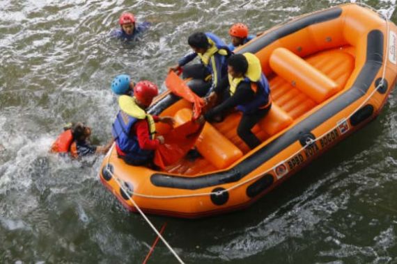 Tenggelam di Sungai Ciliwung, Bocah di Bogor Ditemukan Meninggal - JPNN.COM