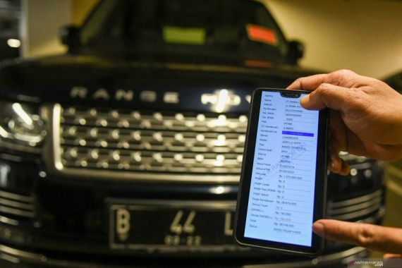 Akal-akalan Penunggak Pajak Mobil Mewah, STNK Diisi Alamat Bodong - JPNN.COM