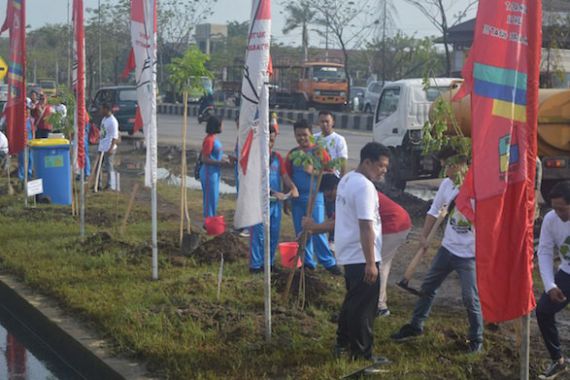 Lanal Semarang Fasilitasi Kegiatan Penanamam Pohon Serentak di 16 Kecamatan - JPNN.COM