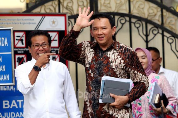 Politikus PDIP Sebut Ahok Tak Tahan Melihat Jokowi Rusak Demokrasi - JPNN.COM