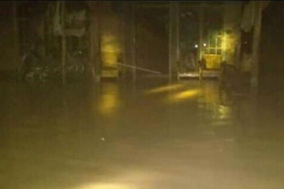 Setelah 50 Tahun, Banjir Bandang Datang Lagi, Ratusan Orang Terisolasi - JPNN.COM