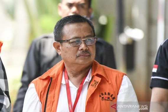 Kembangkan Kasus Bupati Supendi, KPK Geledah Rumah Dirut BPR Indramayu - JPNN.COM