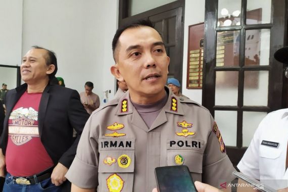 Polisi Bentuk Timsus Kejar Pelaku Pembacokan di Jalan M Yusuf Bandung - JPNN.COM