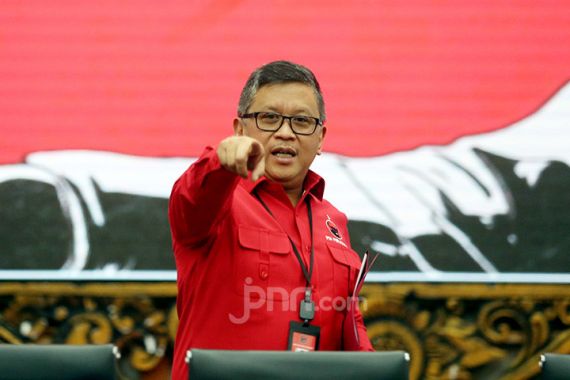 Hasto PDIP Sebut Sukarelawan Ganjar Rawan Disusupi dan Tak Menghargai Jokowi - JPNN.COM