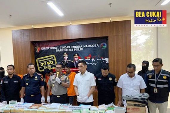 Tujuh Preman, Ratusan Botol Miras Disikat Polda Banten - JPNN.COM