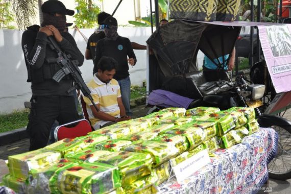 Bandar ZI Distribusikan 50 Kilogram Sabu-sabu Pakai Becak Motor - JPNN.COM