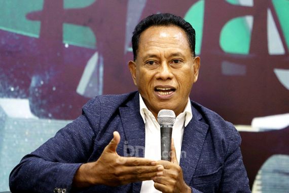 Komarudin Watubun Ingatkan Sumbogo PDIP Soal Komitmen Kongres - JPNN.COM