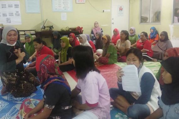Menaker Kunjungi Pekerja Migran Indonesia di Sony Malaysia - JPNN.COM