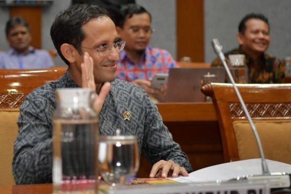 Stafsus Jokowi Curhat Baper ke Menteri Nadiem - JPNN.COM