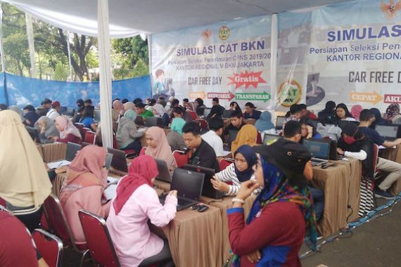Pelamar CPNS Jakarta Antusias Ikut Simulasi CAT BKN - JPNN.COM
