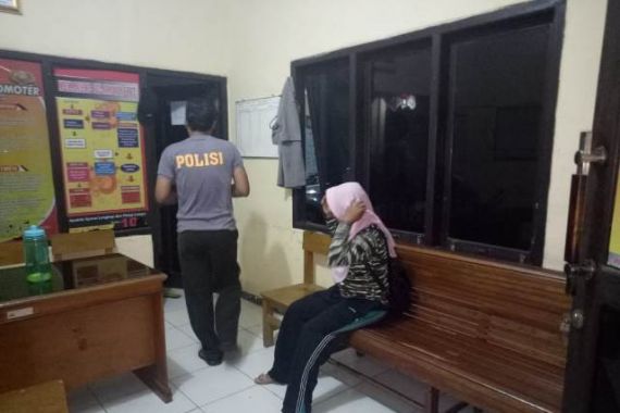 Oknum Pjs Kades Digerebek Warga Lantaran Berbuat Terlarang di Rumahnya - JPNN.COM