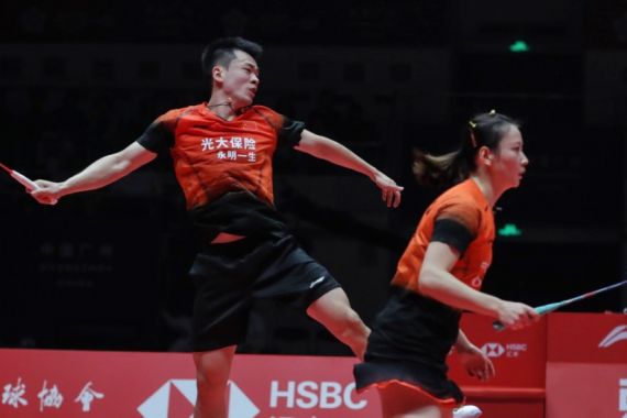 BWF World Tour Finals 2019: Pukul Teman Sendiri, Zheng Si Wei/Huang Ya Qiong jadi Juara - JPNN.COM