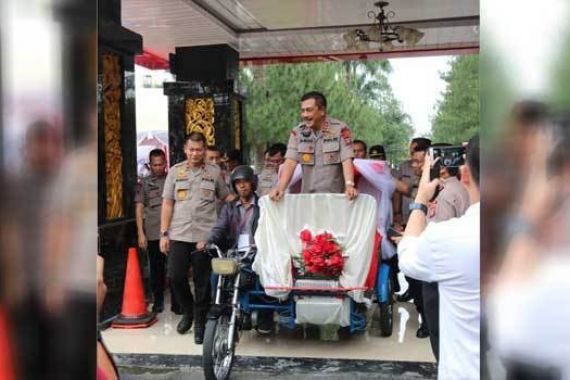 Pamit dari Jabatan Kapoldasu, Irjen Pol Agus Andrianto: Saya Sedih Meninggalkan Warga Sumut - JPNN.COM