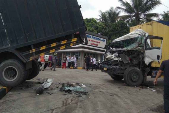 Dua Truk Boks Tabrakan di Bogor, Satu Orang Tewas - JPNN.COM