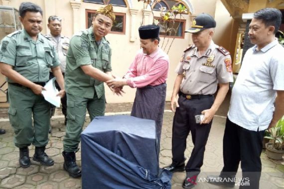 Pesantren di Garut Serahkan Burung Cendrawasih ke BKSDA - JPNN.COM