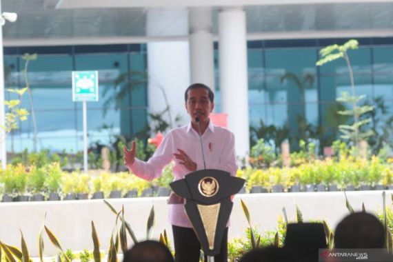 Jokowi Resmikan Terminal Baru Bandara Syamsudin Noor: Sekarang Tugas Daerah Genjot Pertumbuhan Ekonomi - JPNN.COM
