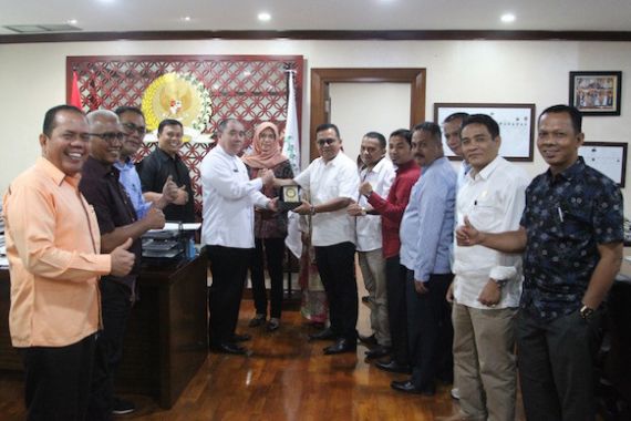 Harapan Sekjen DPD RI Saat Menerima Delegasi DPRD Tanah Datar - JPNN.COM