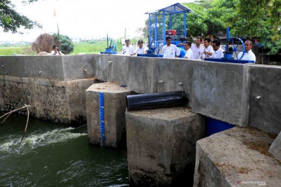 Wali Kota Tangerang Minta Proyek Pembangunan Pengendalian Banjir Dipercepat - JPNN.COM