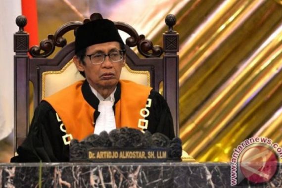 Bintang Mahaputera Artidjo Alkostar Diharapkan Menginspirasi Penegak Hukum - JPNN.COM