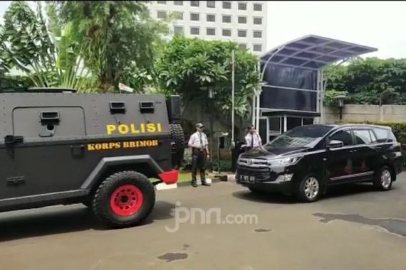 Rantis Brimob Kawal Pimpinan KPK Jilid IV Menuju Istana, Nih Fotonya - JPNN.COM