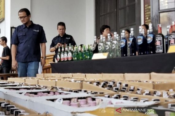 Gudang di Bandung Simpan Ribuan Minuman Keras - JPNN.COM