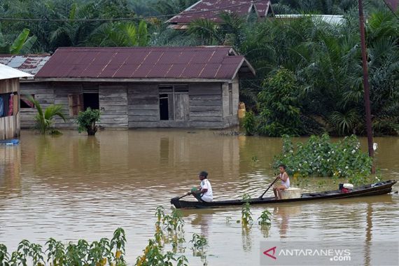 Sejumlah Daerah di Riau Diterjang Banjir dan Longsor, Enam Orang Tewas - JPNN.COM