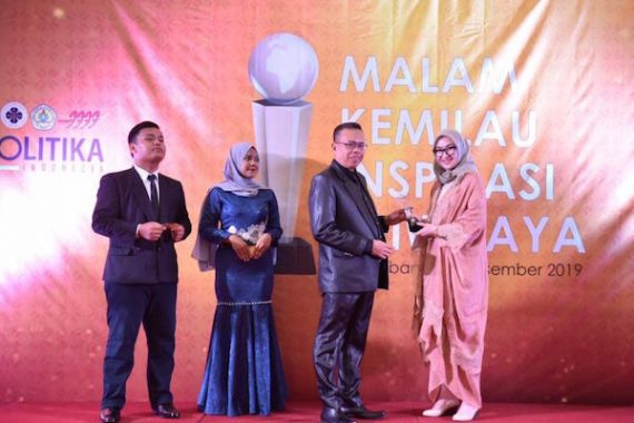Senator Amaliah Raih Penghargaan Perempuan Inspiratif Indonesia 2019 - JPNN.COM