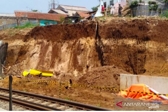 Longsor Ganggu Perjalanan Kereta Api Bogor-Sukabumi - JPNN.COM