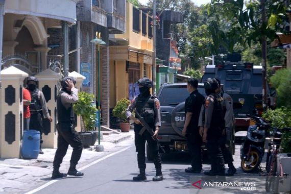 Densus 88 Tangkap Enam Terduga Teroris di Solo - JPNN.COM