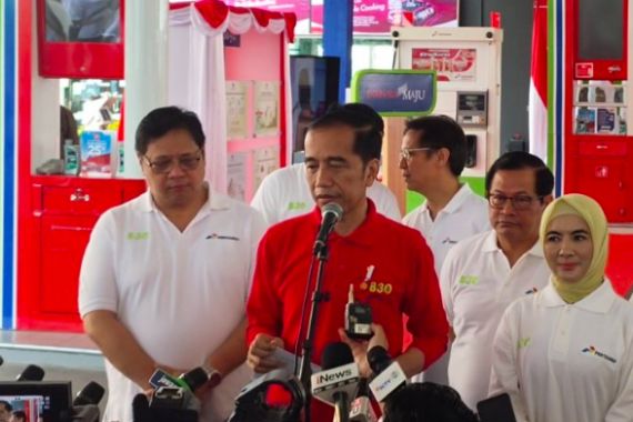 Jokowi Resmikan Penggunaan BBM B30 dengan Campuran Minyak Kelapa Sawit - JPNN.COM