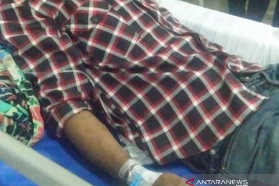 Menangkap Ular Hitam tetapi Sembrono, Akibatnya Sangat Fatal - JPNN.COM