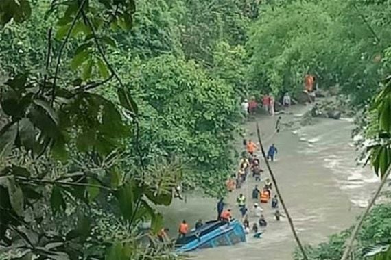Bangkai Bus Sriwijaya Dievakuasi setelah Investigasi KNKT Selesai - JPNN.COM