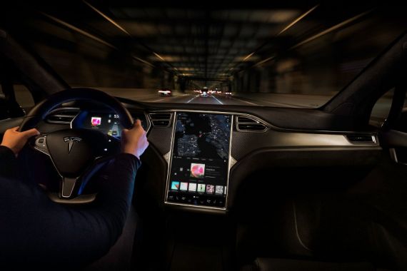 Pertama Kali, Tesla Sematkan Konten Video dan Gim Daring di Mobilnya - JPNN.COM