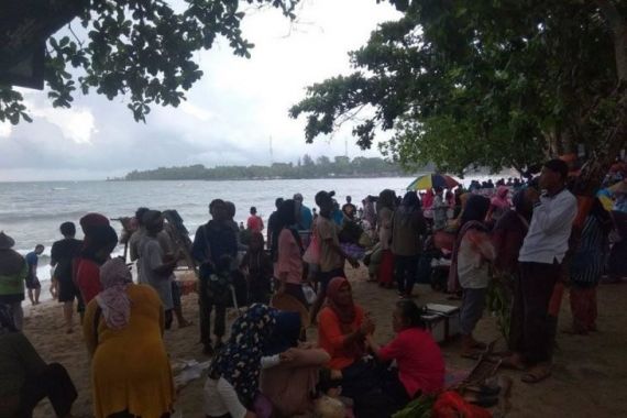 Hati-hati, Jalan Raya Anyer Menuju Pantai Carita Rawan Kriminalitas - JPNN.COM