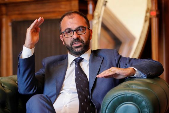 Usulan Anggaran Ditolak, Menteri Pendidikan Italia Mundur - JPNN.COM