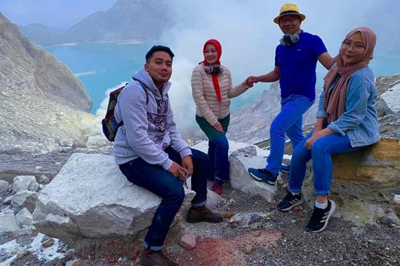 Asyiknya Ridwan Kamil & Keluarga Menikmati Api Biru Kawah Ijen Banyuwangi - JPNN.COM