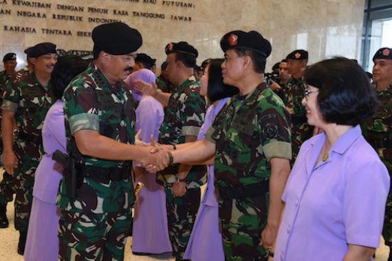 Selamat! 15 Perwira Tinggi TNI Menerima Kenaikan Pangkat, Nih Daftar Namanya - JPNN.COM