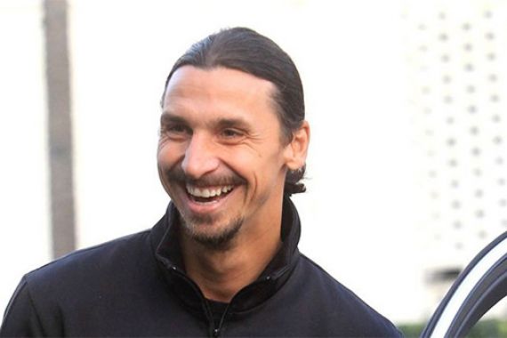 Senyum Zlatan Ibrahimovic Itu Untuk AC Milan? - JPNN.COM