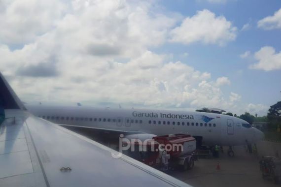 Pesawat Garuda Indonesia Alami Pecah Ban di Biak Papua - JPNN.COM