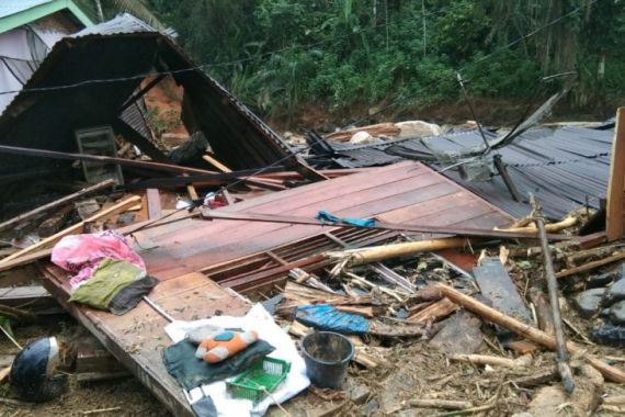 Satu Keluarga Hilang saat Banjir Bandang di Labuhan Batu Utara - JPNN.COM
