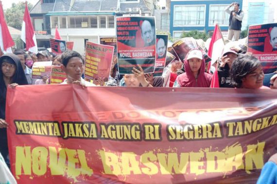 Ratusan Mahasiswa Ungkit Kasus Novel Baswedan di Bengkulu - JPNN.COM