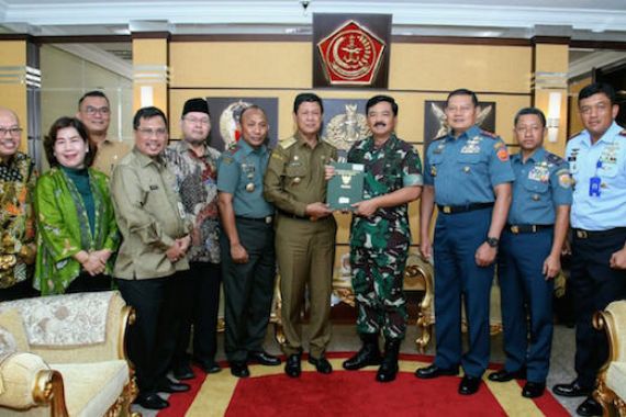 TNI Terima Sertifikat Hibah Lahan Pembangunan Mako Kogabwilhan I - JPNN.COM