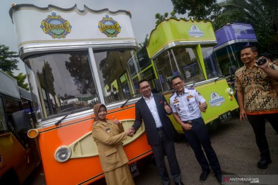 Dorong Sektor Pariwisata, Pemprov Jabar Bagikan 30 Bus Wisata untuk Kabupaten-Kota - JPNN.COM