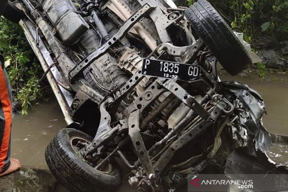 Kecelakaan Tunggal di Jalan Raya Malang-Lumajang, Dua Penumpang Tewas - JPNN.COM