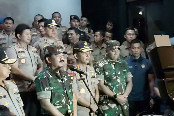 Panglima TNI dan Kapolri Pantau Pelaksanaan Pengamanan Tahun Baru 2020 - JPNN.COM