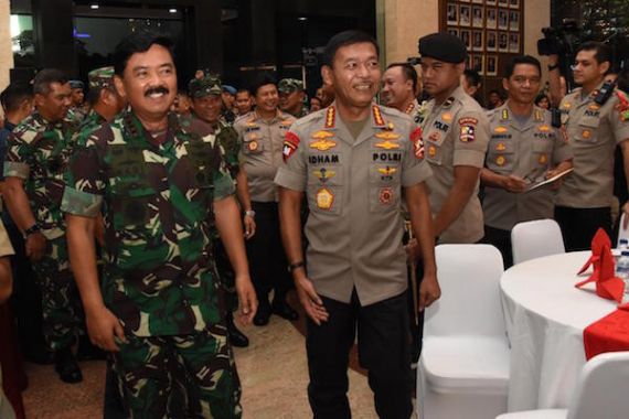 Panglima TNI dan Kapolri Pantau Pengamanan Malam Tahun Baru 2020 - JPNN.COM
