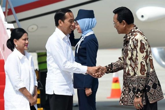 Bisikan Sultan Yogya kepada Pak Jokowi saat Peresmian Bendung di Hari Terakhir 2019 - JPNN.COM